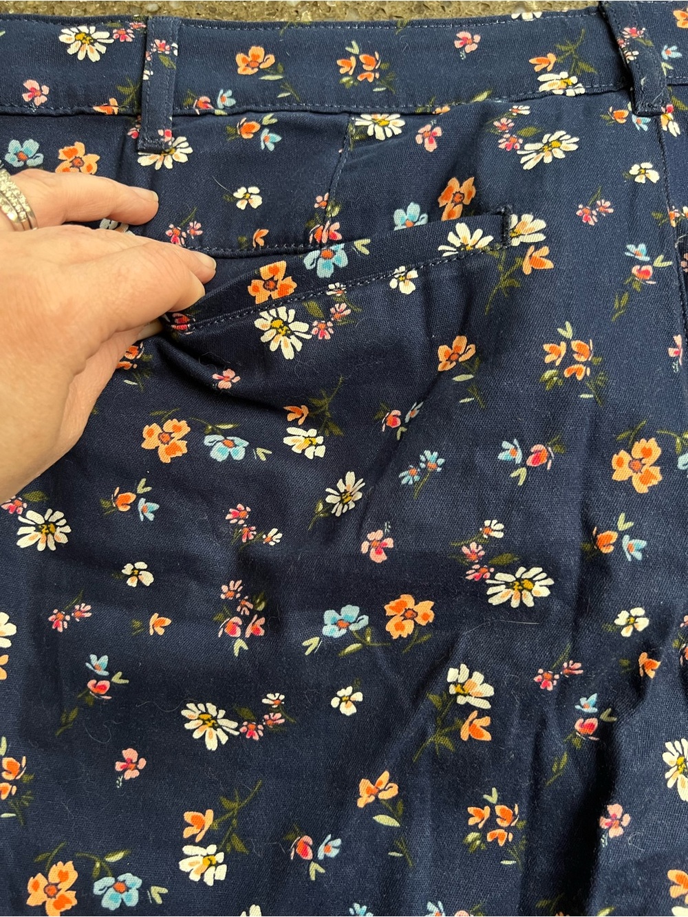 St. John's Bay Navy Floral Plus Size Capri Size 20W Summer Spring Beach Coastal - Picture 10 of 11